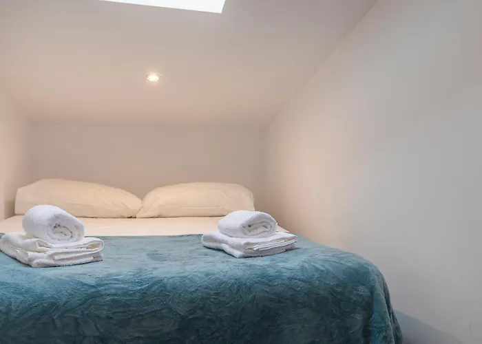 Condessa 2bdr Duplex By Lovelystay