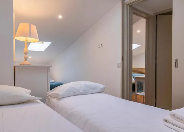 Condessa 2bdr Duplex By Lovelystay *